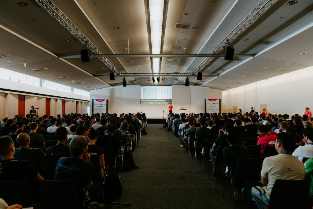 Congreso de emprendimiento con público asistente